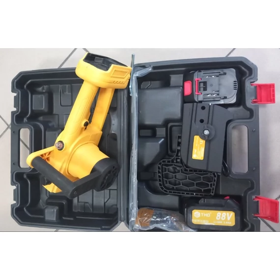 THO M-9020 akkumulátoros kompakt láncfűrész, 12"-os lánchossz, 88 V Li-ion, 1350 fordulat/perc forgási sebesség, 30.48 cm vágólap, 2 db akkumlátorral