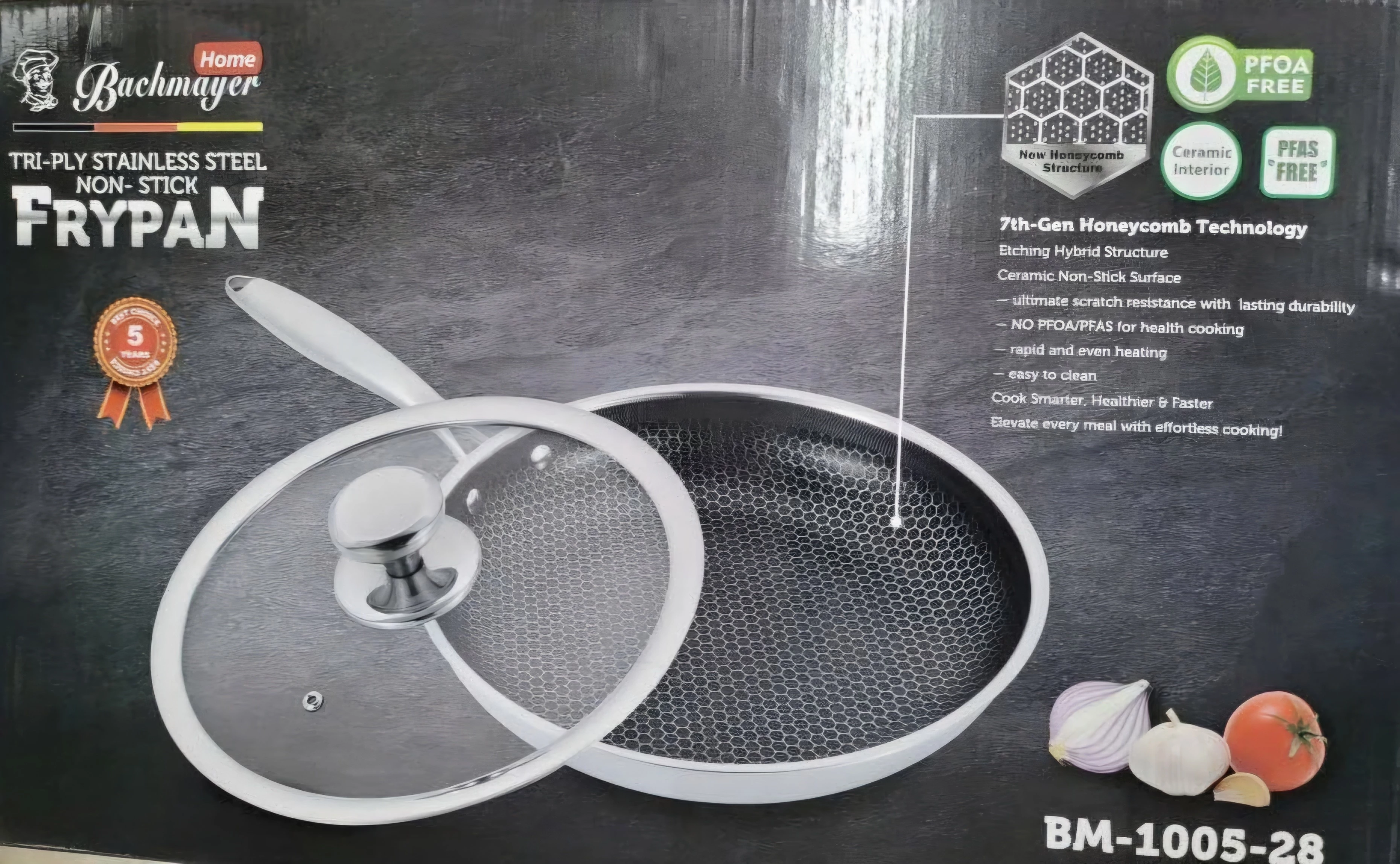 A Bachmayer BM-1005-28 Serpenyő üvegfedővel, Tapadásmentes, Különleges bevonattal, 28 cm átmérő, 3,1 L