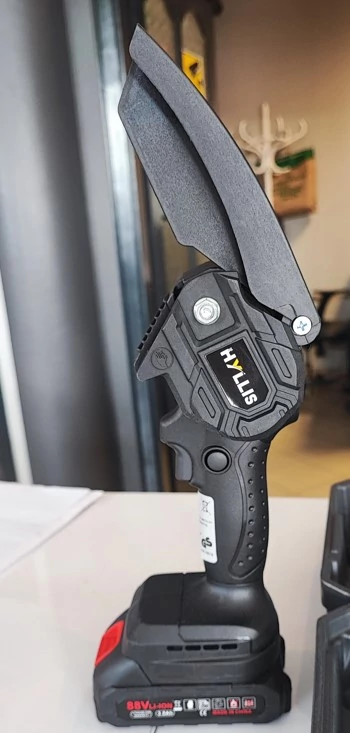 Kraftech Hyllis YK-6876 Akkumulátoros Láncfűrész, 15.24 cm vágási hossz, 2 db 88 V-os akkumulátorral, 3 db lánc, 5 m/s láncsebesség